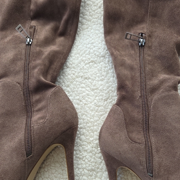 CHARLES BY CHARLES DAVID MODEL KNEE-HIGH Elegant Brown Knee-High Women's Boots - Picture 4 of 13